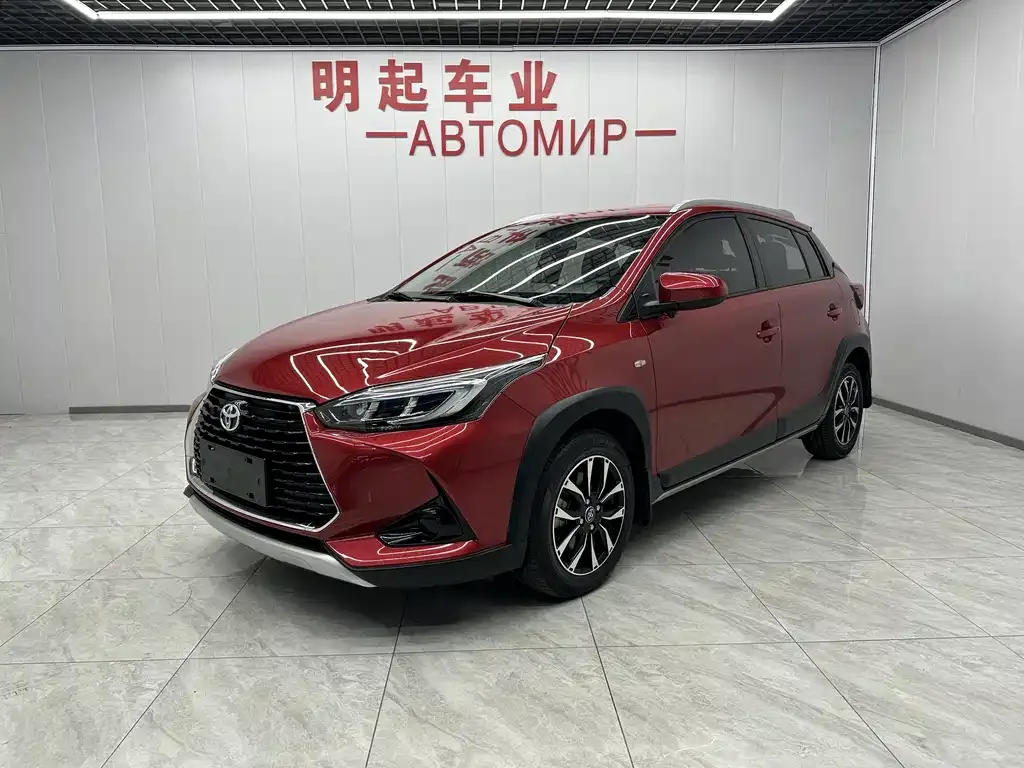 Toyota Yaris L — фото 1