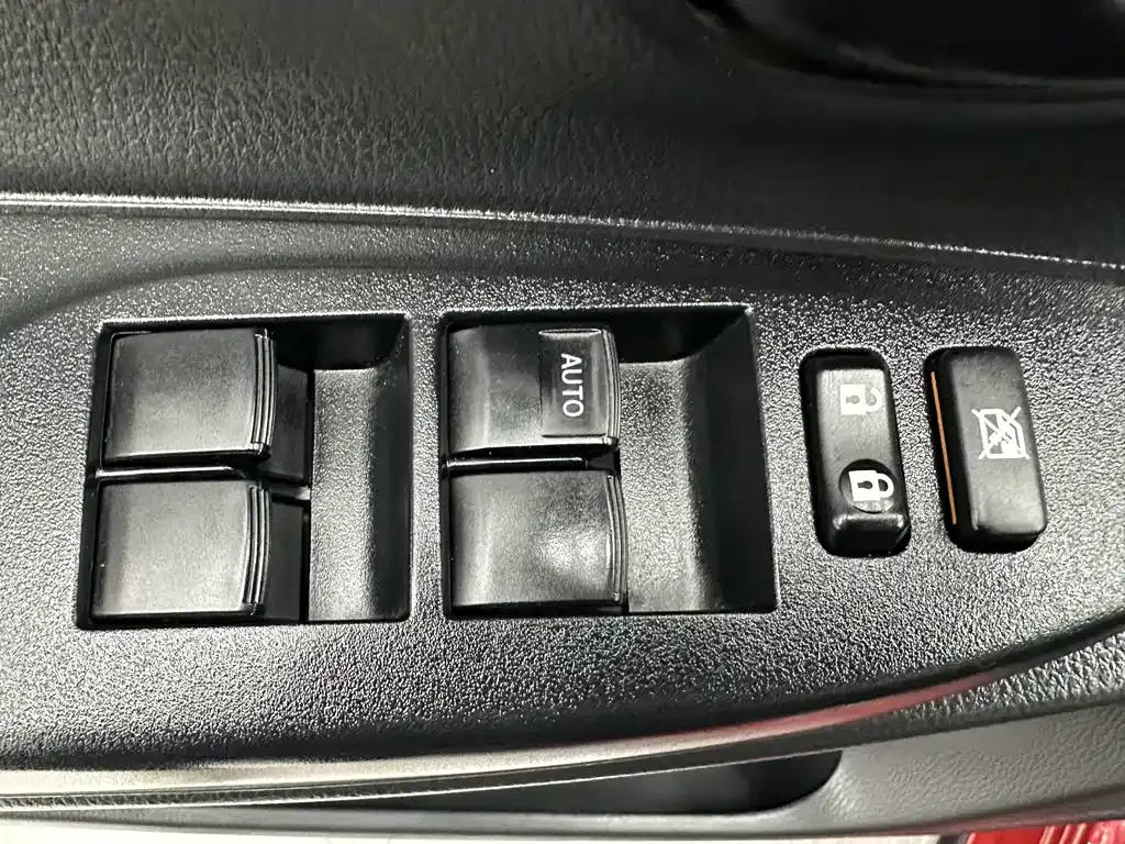 Toyota Yaris L — фото 10