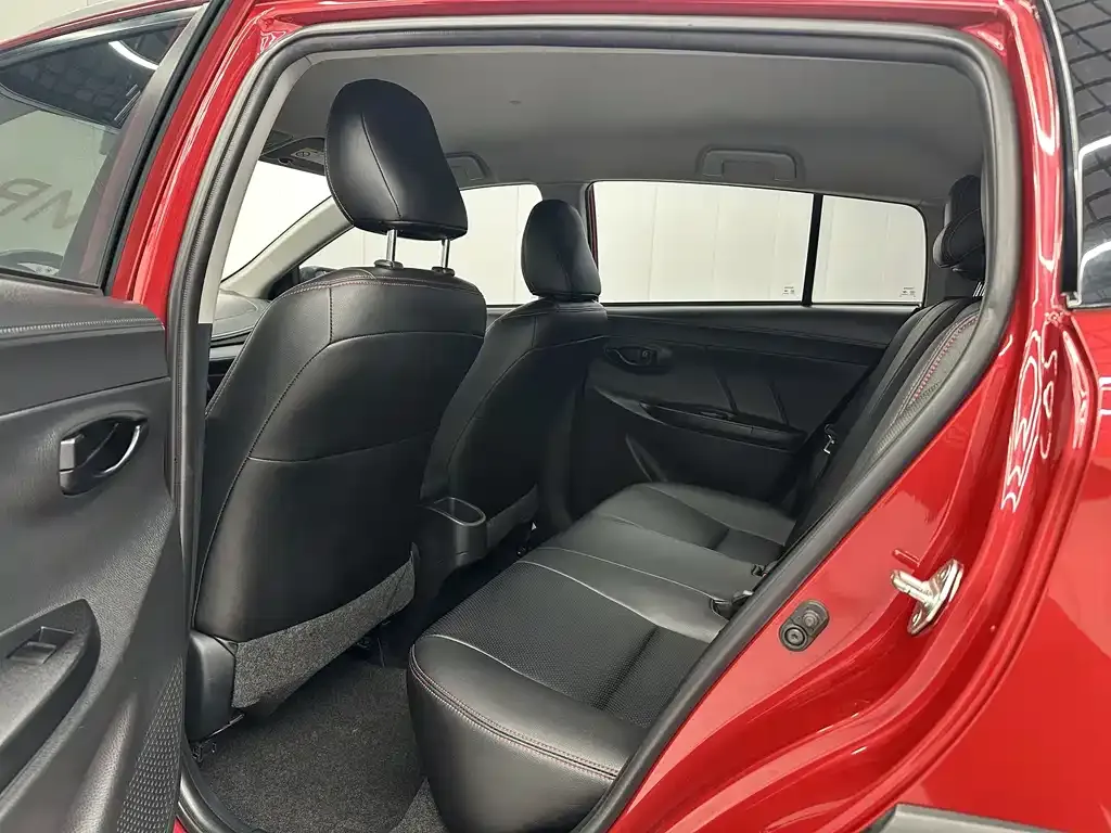 Toyota Yaris L — фото 5