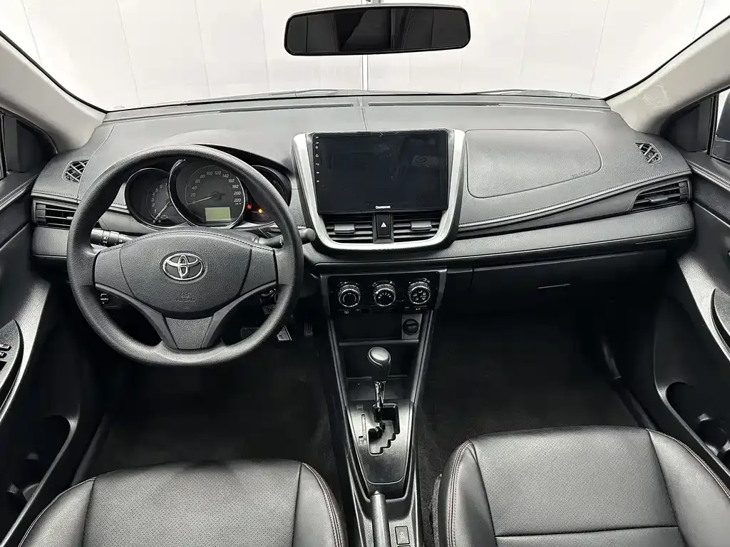 Toyota Yaris L — фото 6