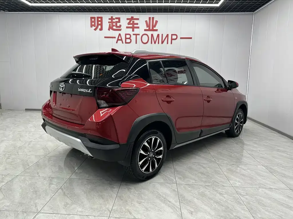 Toyota Yaris L — фото 7