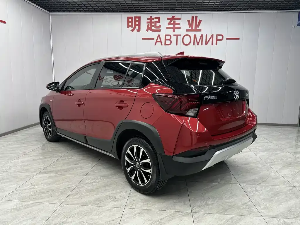 Toyota Yaris L — фото 8