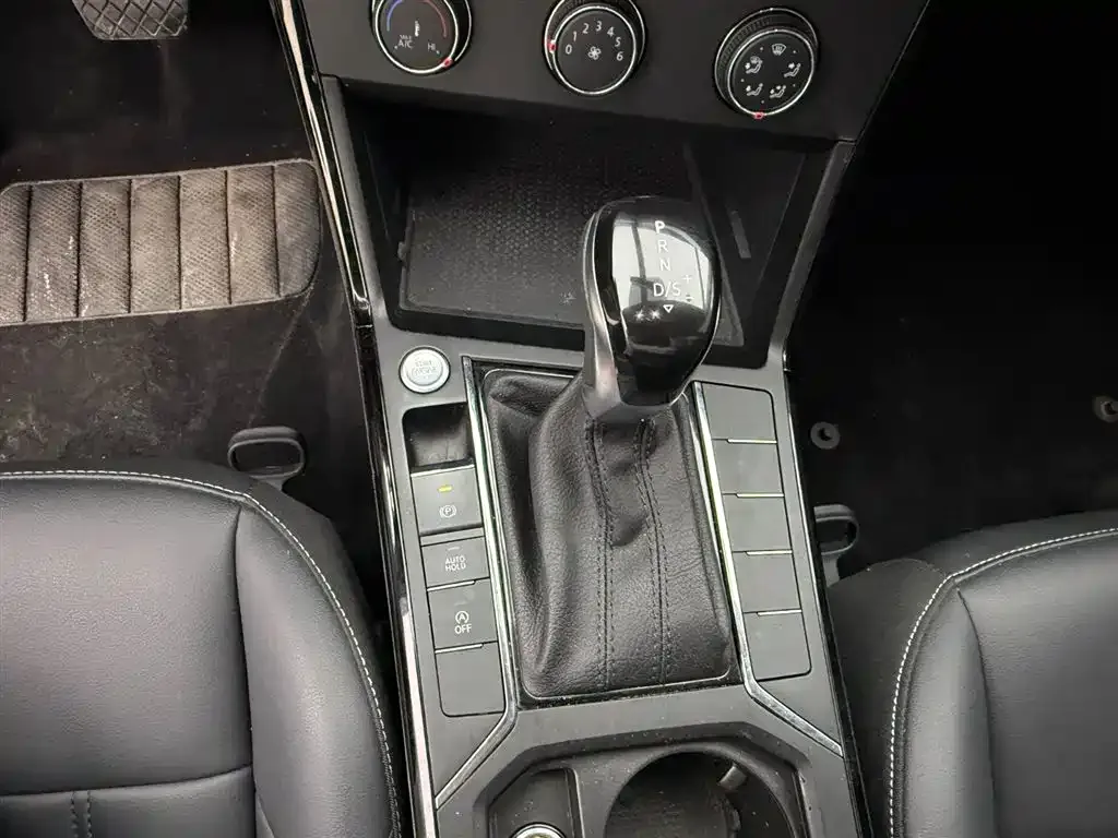 Volkswagen Passat — фото 8