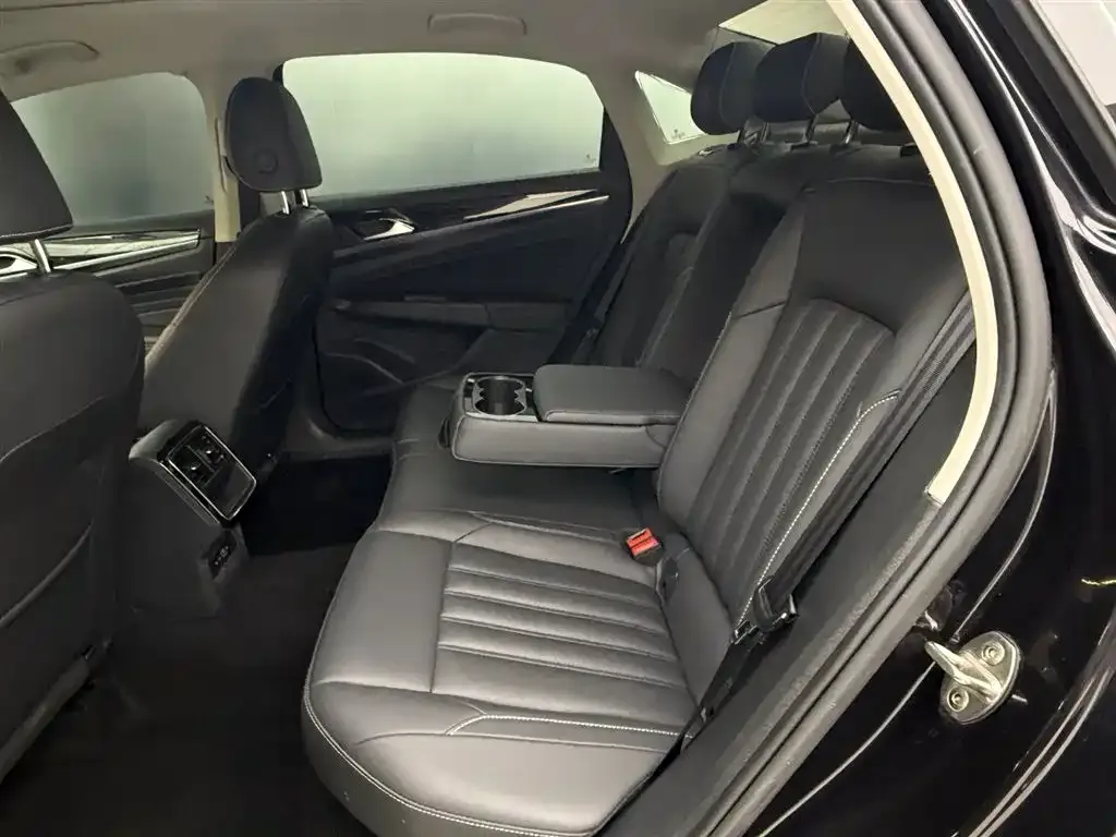 Volkswagen Passat — фото 9