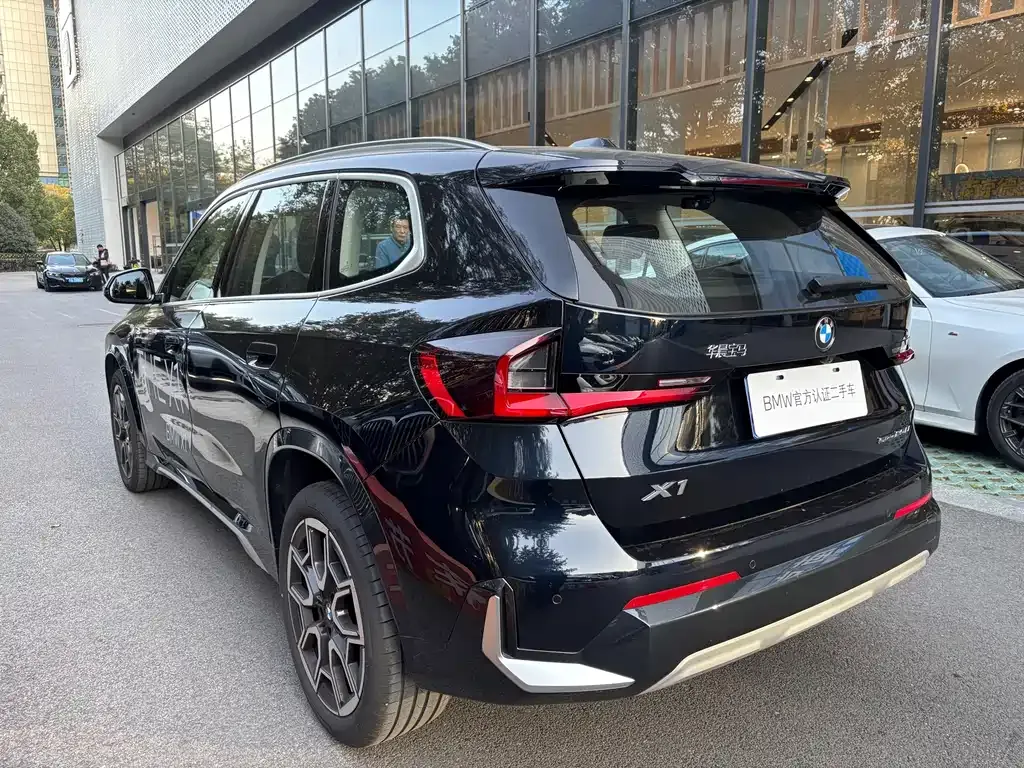 BMW X1 — фото 8