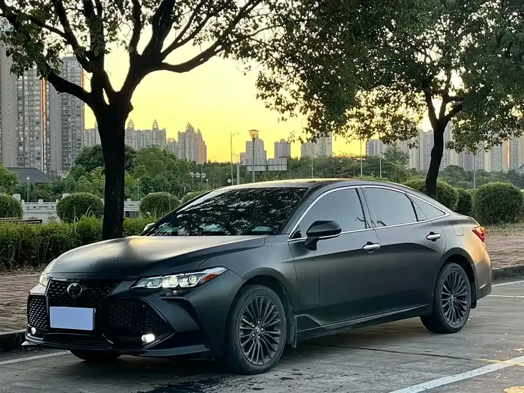 Toyota Avalon — фото 1