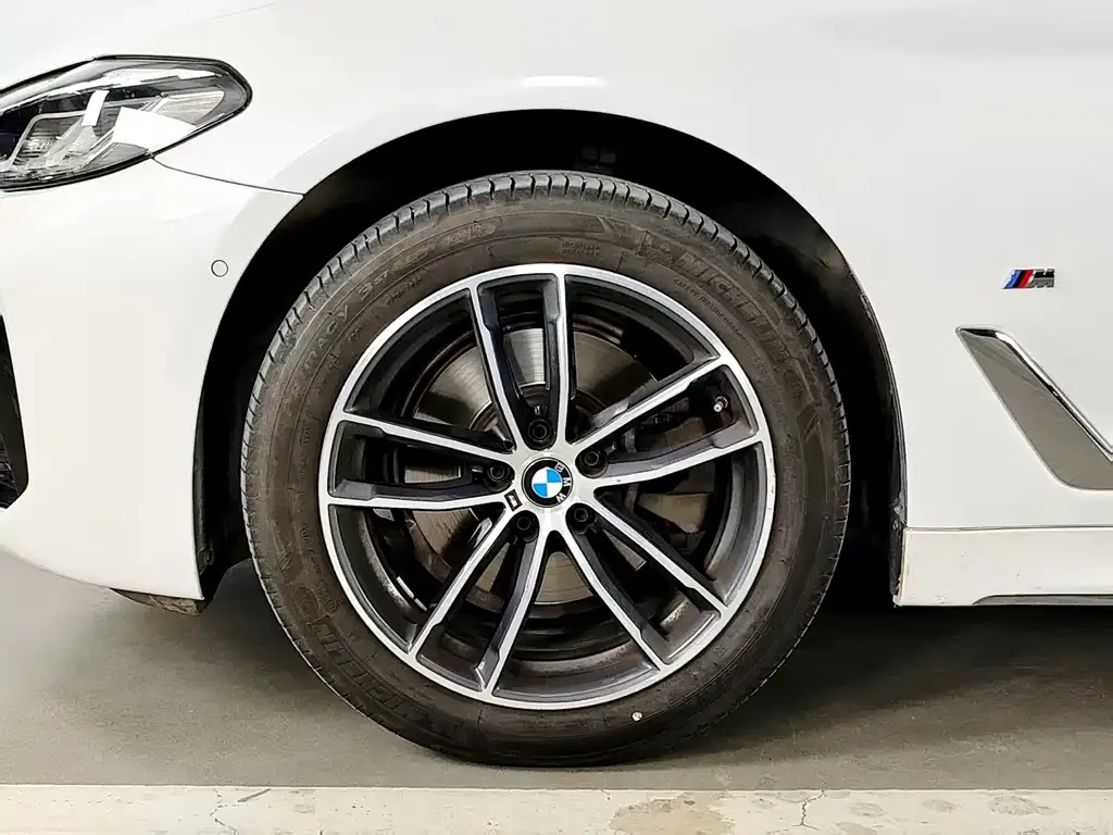 BMW 5 Series — фото 4