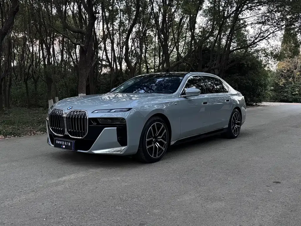 BMW 7 Series — фото 1