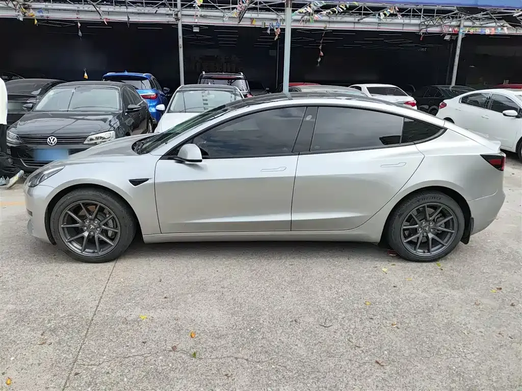 Tesla Model 3 — фото 5