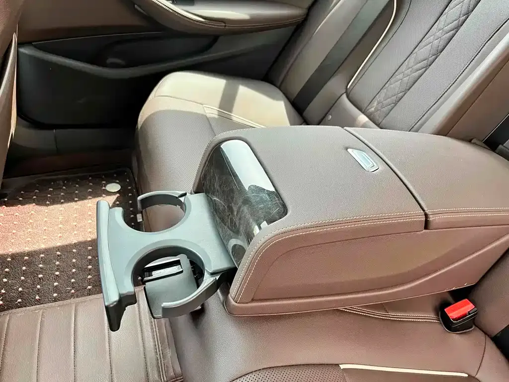 BMW 5 Series — фото 10