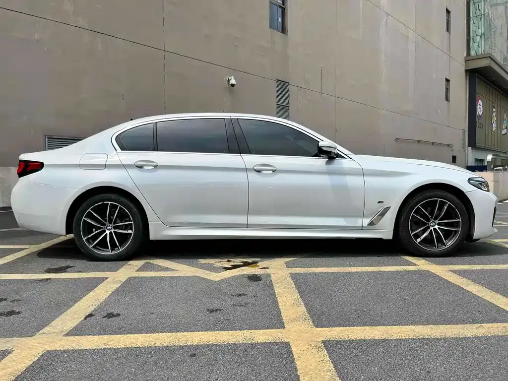 BMW 5 Series — фото 4