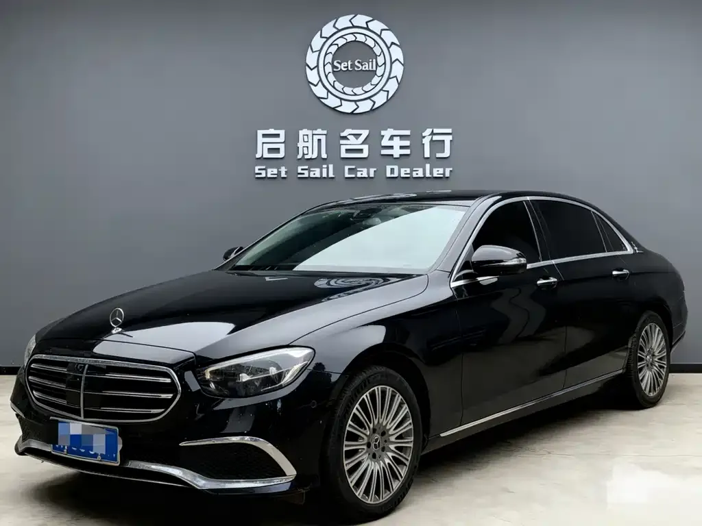 Mercedes-Benz E-Class — фото 1
