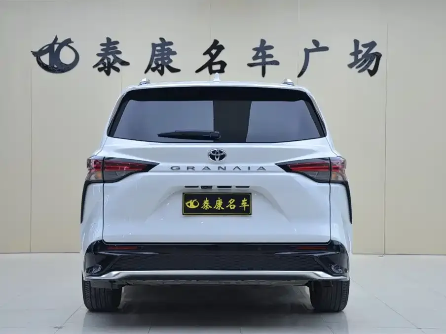 Toyota Granvia — фото 3