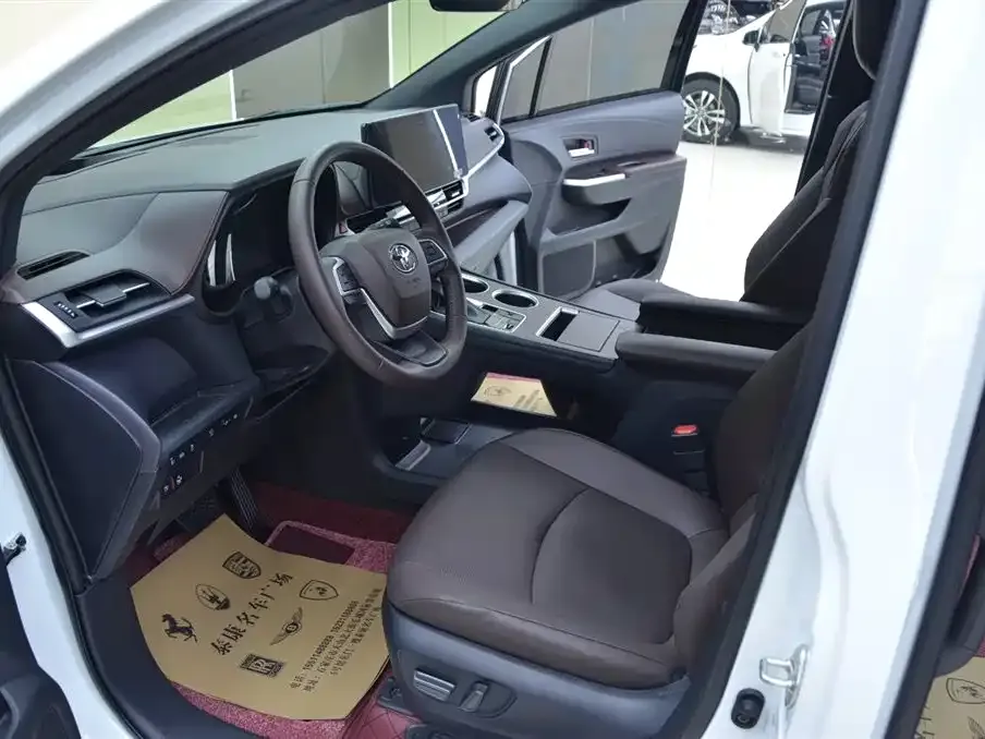 Toyota Granvia — фото 4