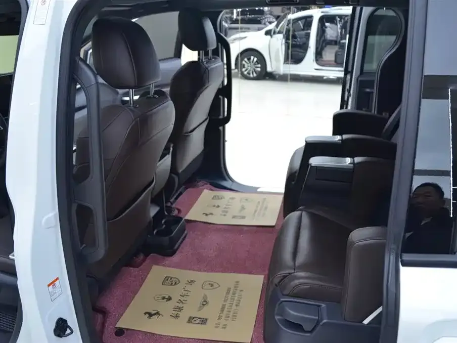 Toyota Granvia — фото 5