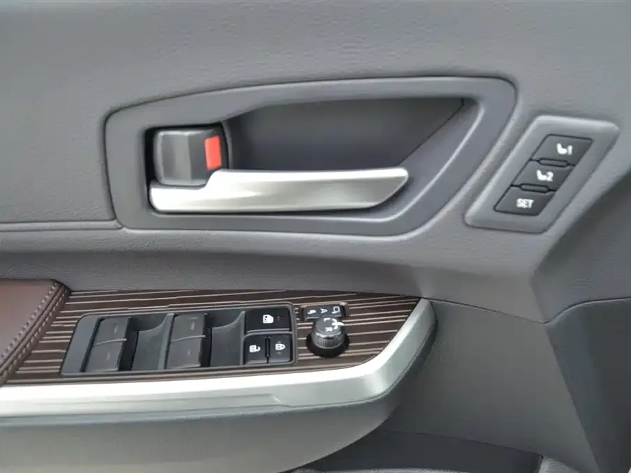 Toyota Granvia — фото 6