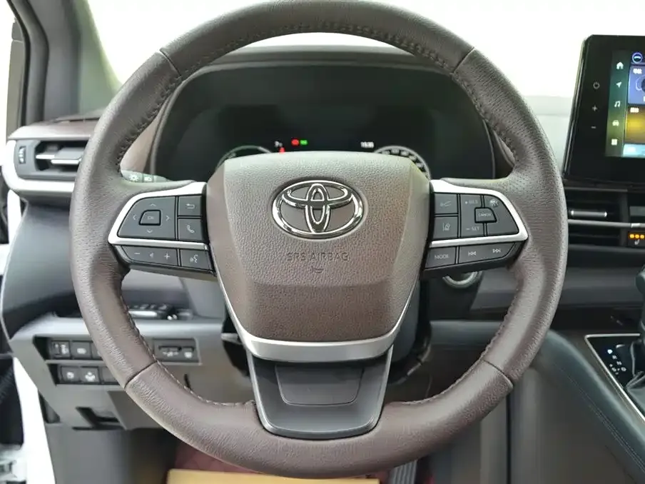 Toyota Granvia — фото 7