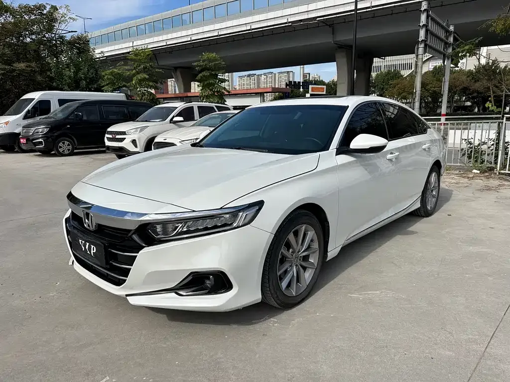 Honda Accord — фото 1