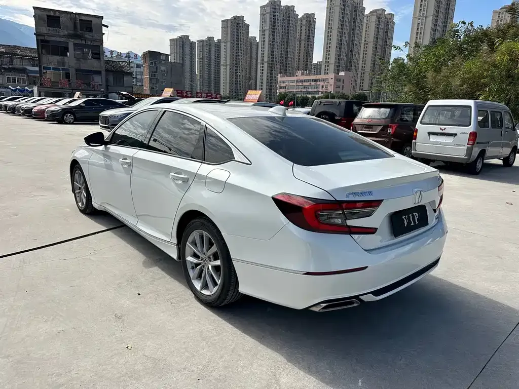 Honda Accord — фото 3