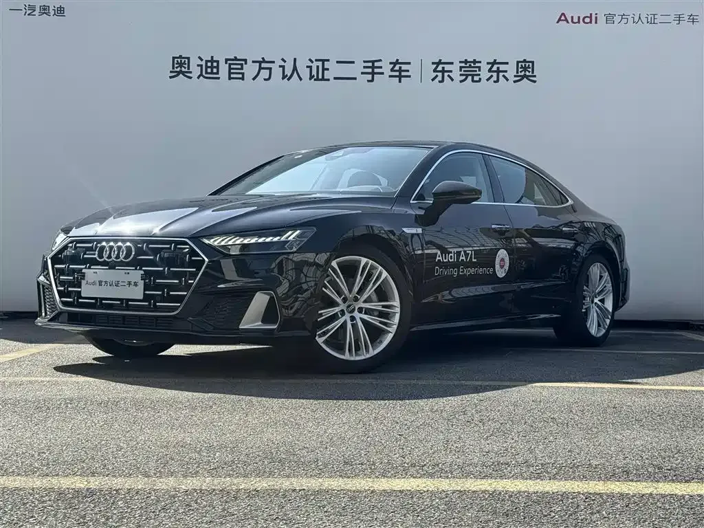 Audi A7L — фото 1