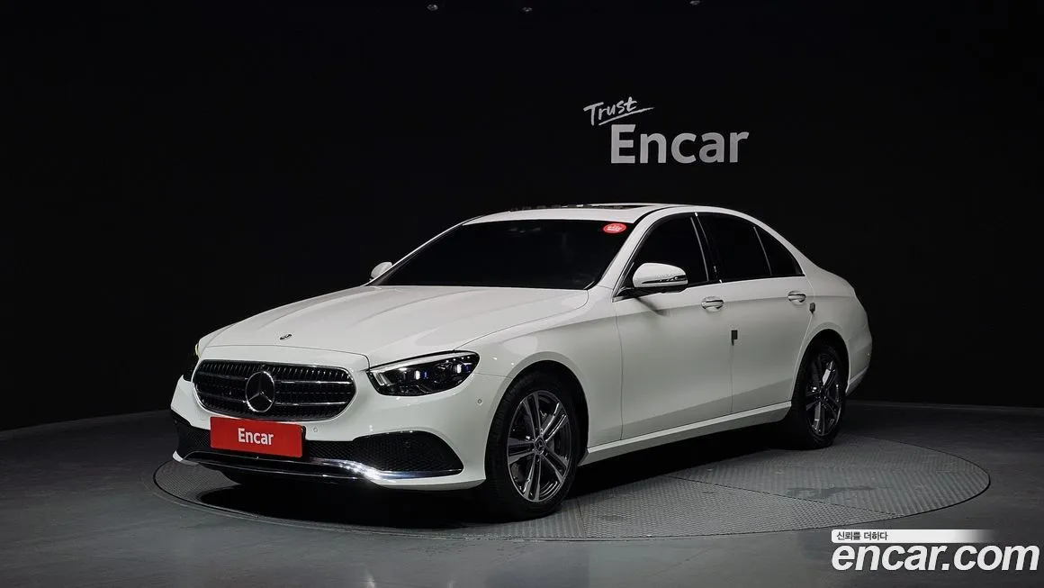 Mercedes-Benz E-Class — фото 1