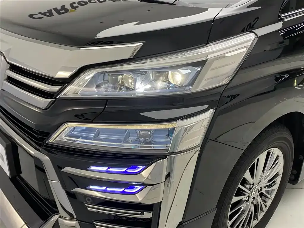 Toyota Vellfire — фото 7