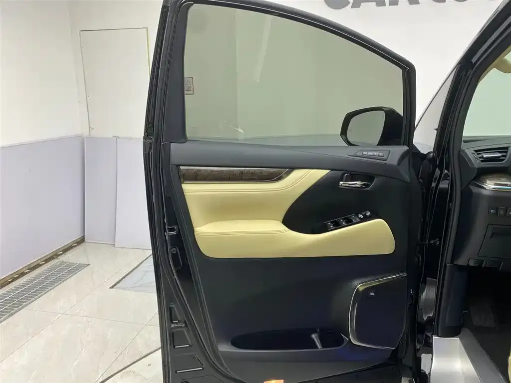 Toyota Vellfire — фото 9