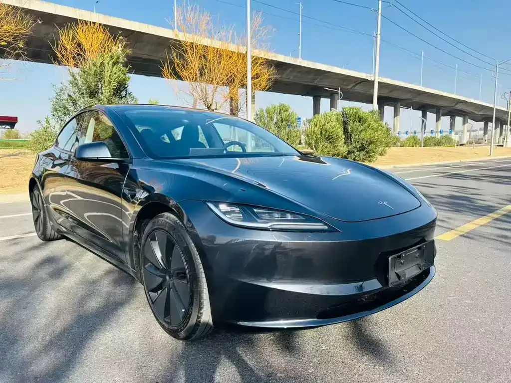Tesla Model 3 — фото 3
