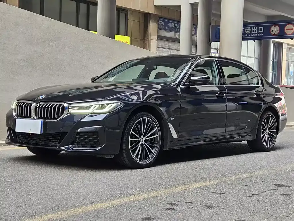 BMW 5 Series — фото 1