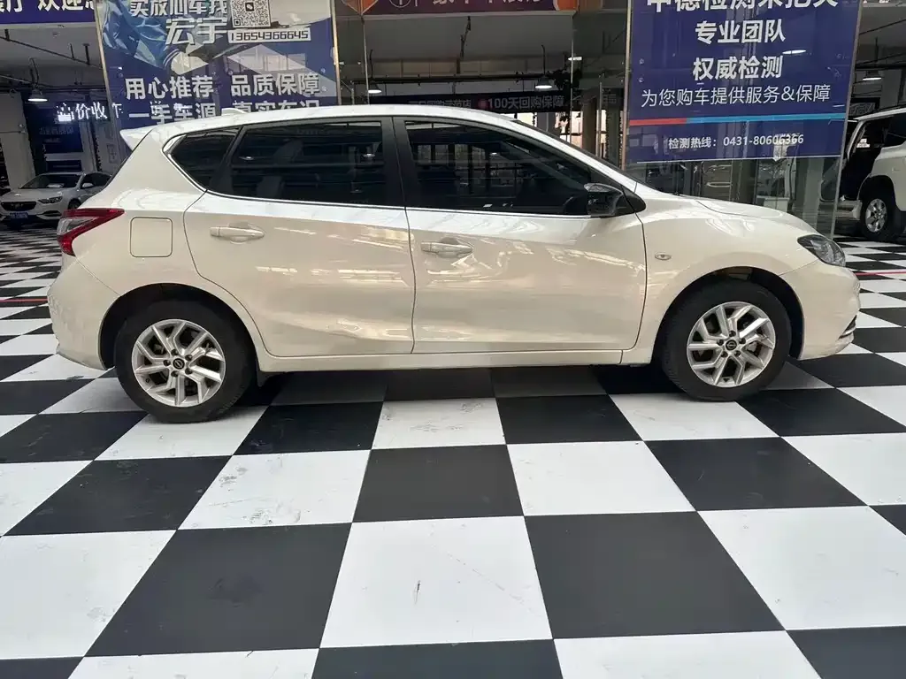 Nissan Tiida — фото 6