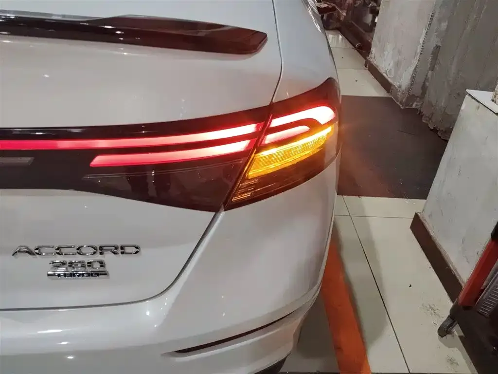 Honda Accord — фото 8