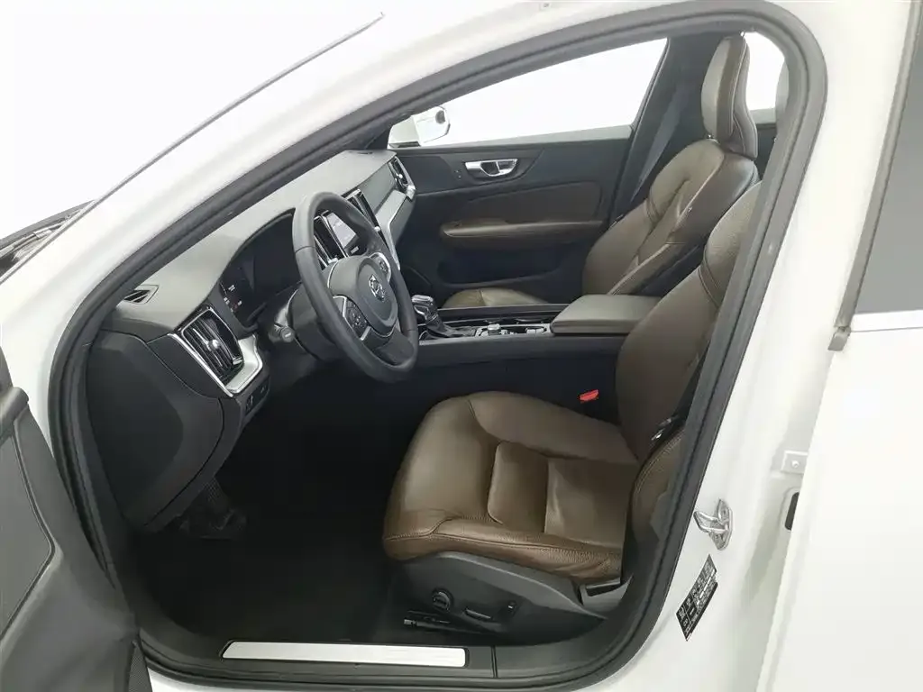 Volvo S60 — фото 10