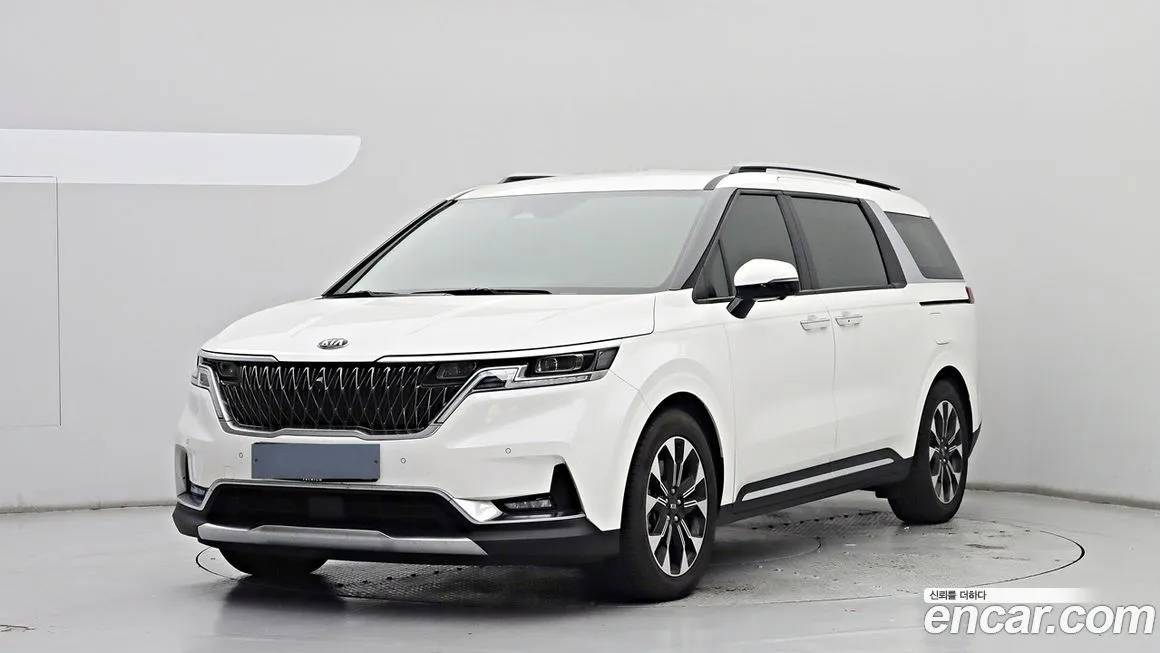Kia Carnival — фото 1