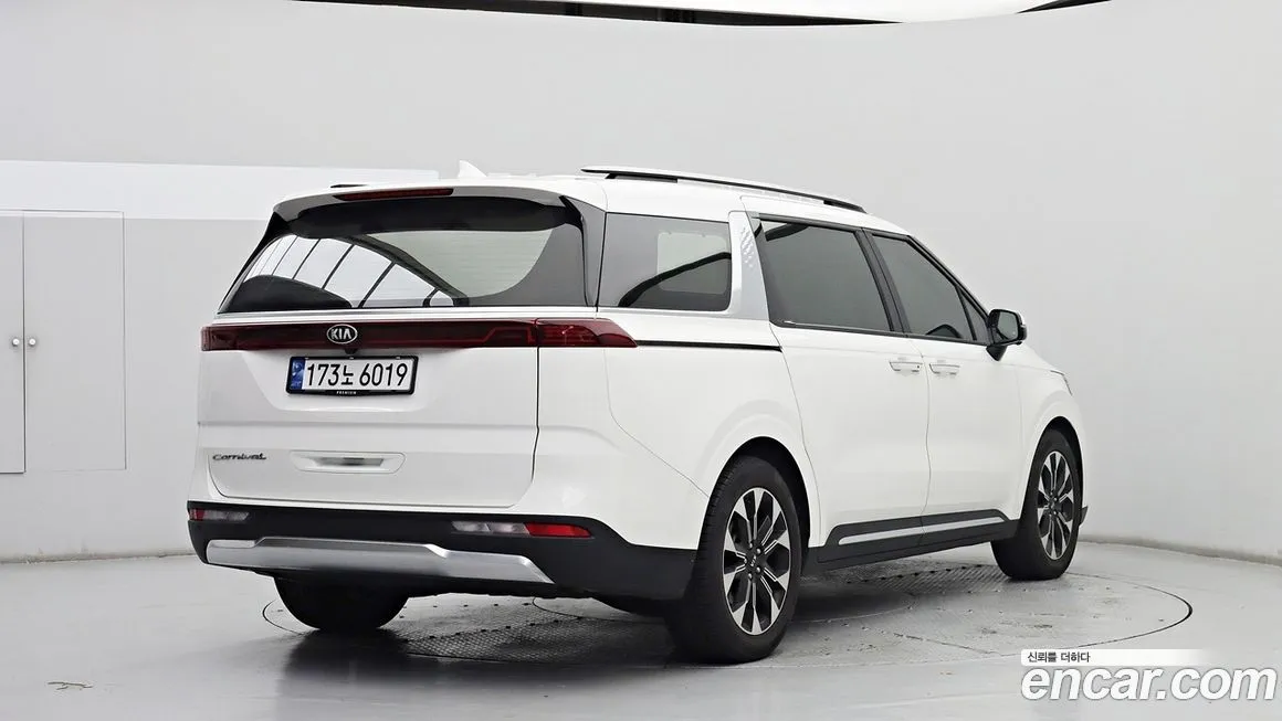 Kia Carnival — фото 2