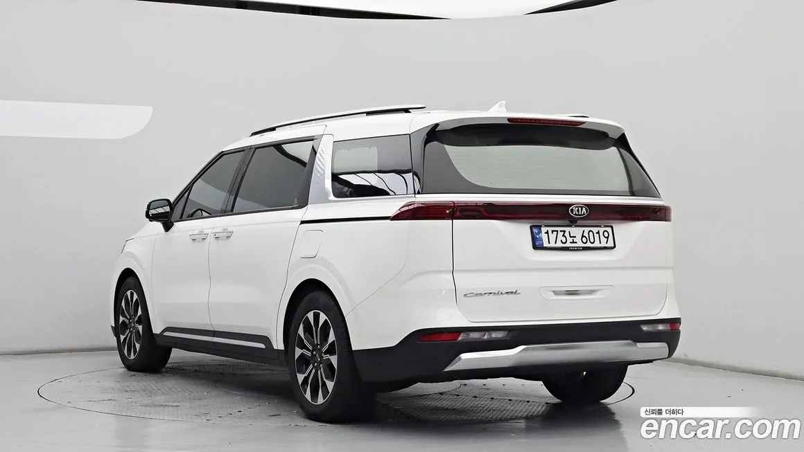 Kia Carnival — фото 4