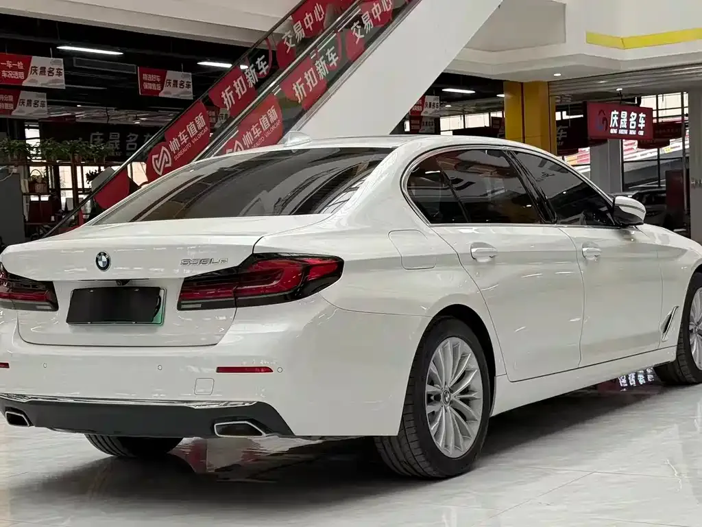 BMW 5 Series New Energy — фото 7