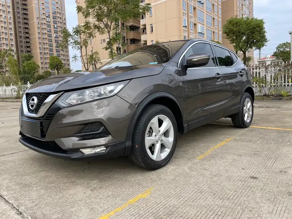 Nissan Qashqai — фото 1