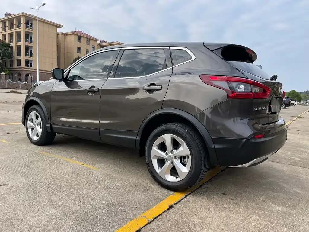 Nissan Qashqai — фото 5