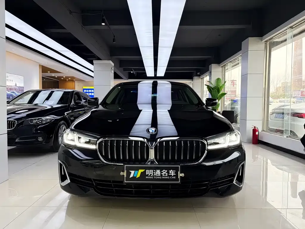 BMW 5 Series — фото 1