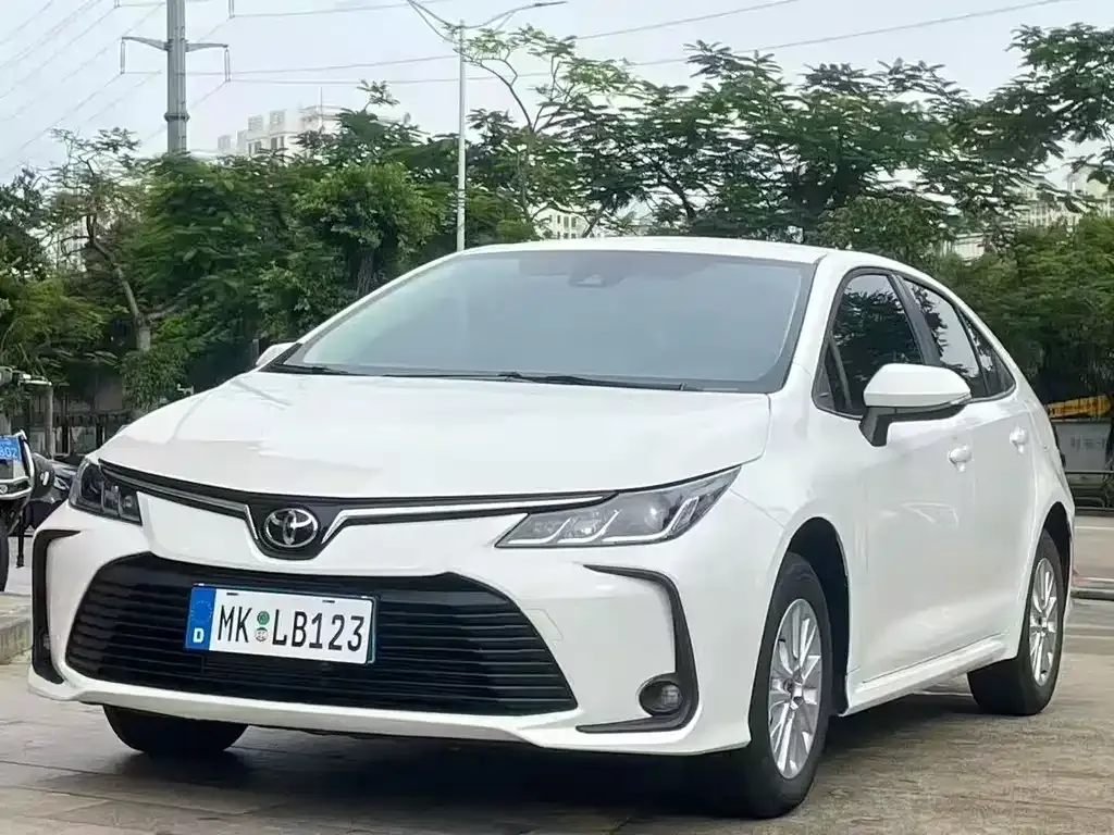 Toyota Corolla — фото 1