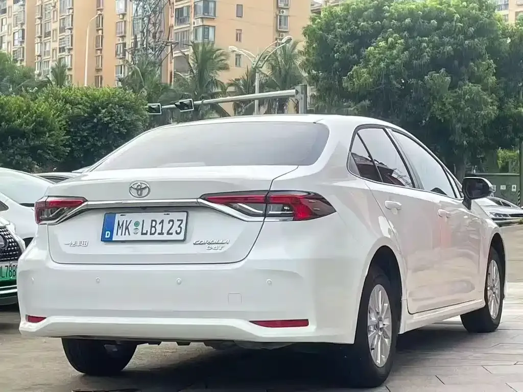 Toyota Corolla — фото 5