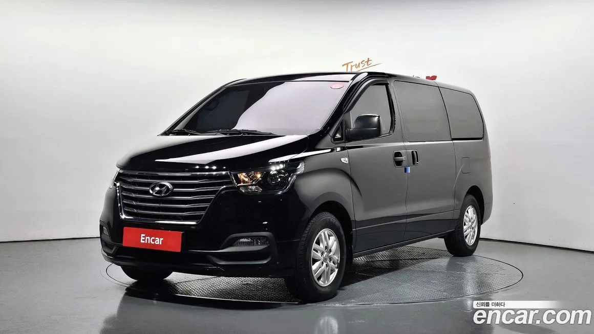 Hyundai Starex — фото 1