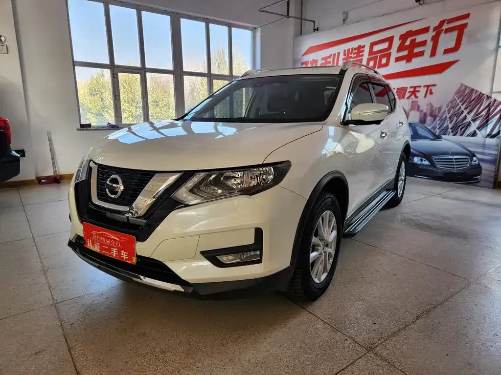 Nissan X-Trail — фото 1