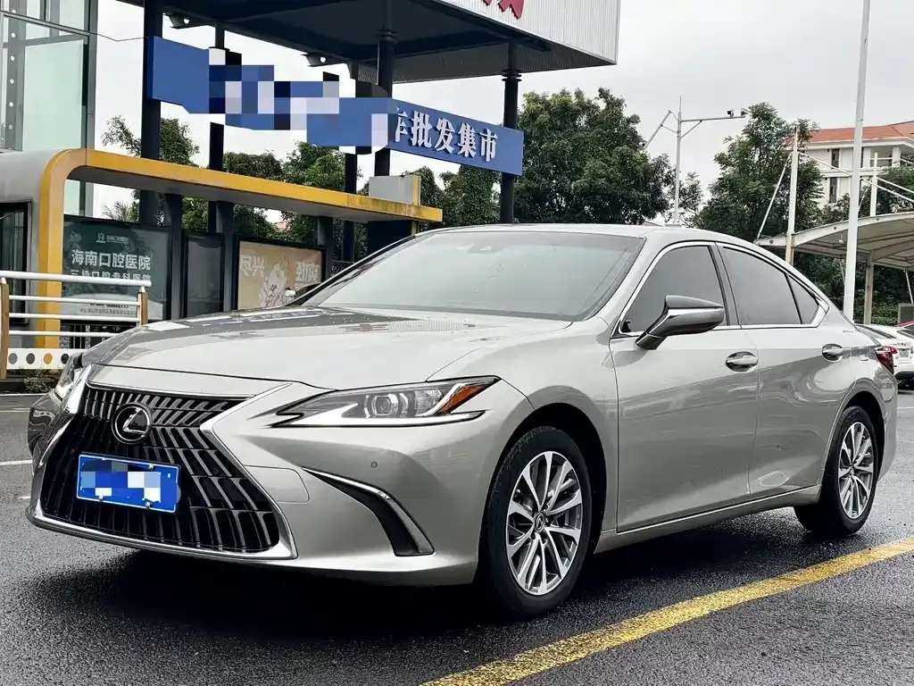 Lexus ES — фото 1