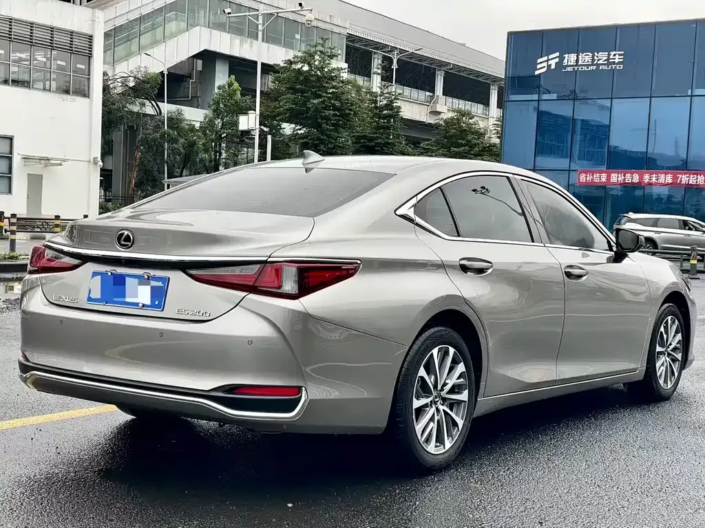 Lexus ES — фото 6