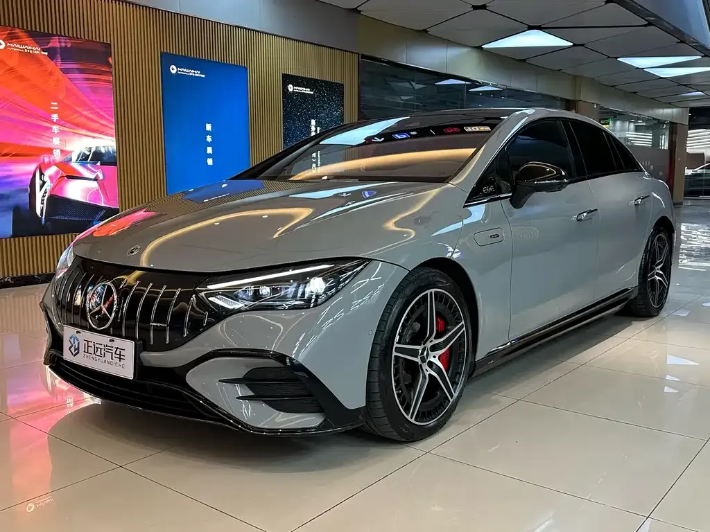 Mercedes-Benz EQE AMG — фото 1