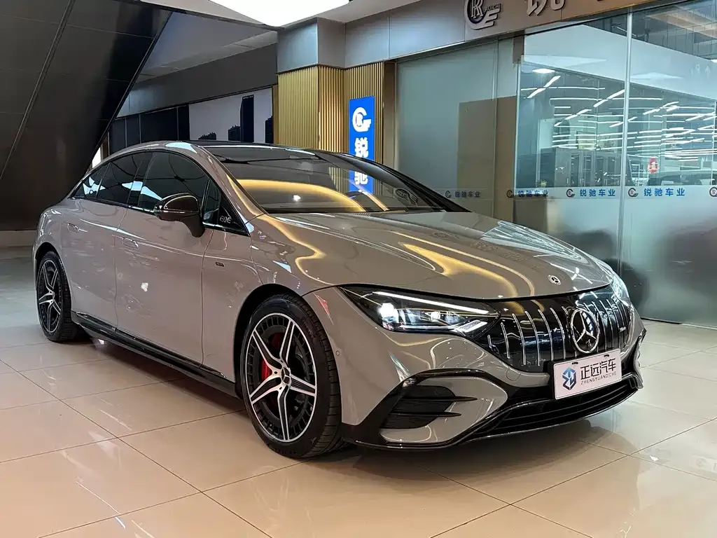 Mercedes-Benz EQE AMG — фото 3