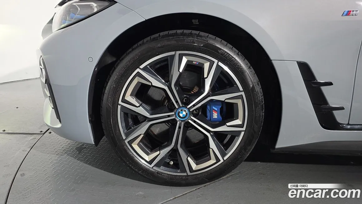 BMW i4 — фото 5
