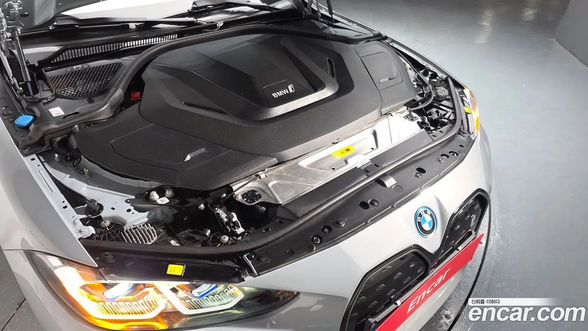 BMW i4 — фото 6