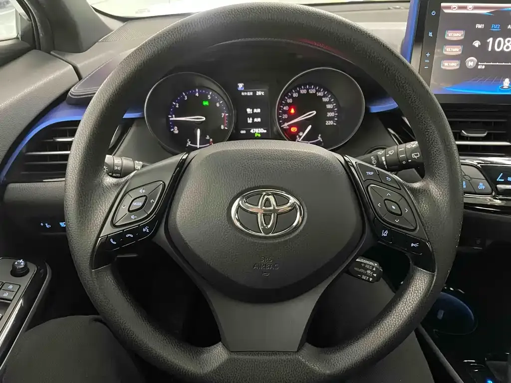Toyota C-HR — фото 8